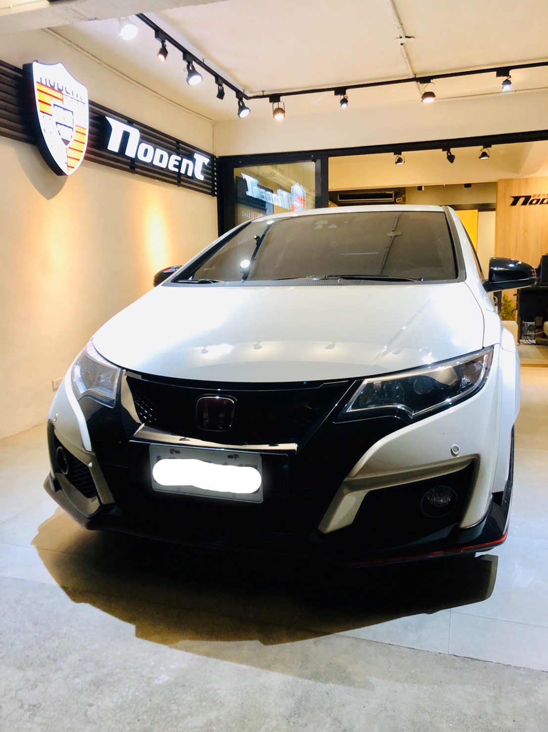 Honda TYPE-R 汽車凹痕修復案例。