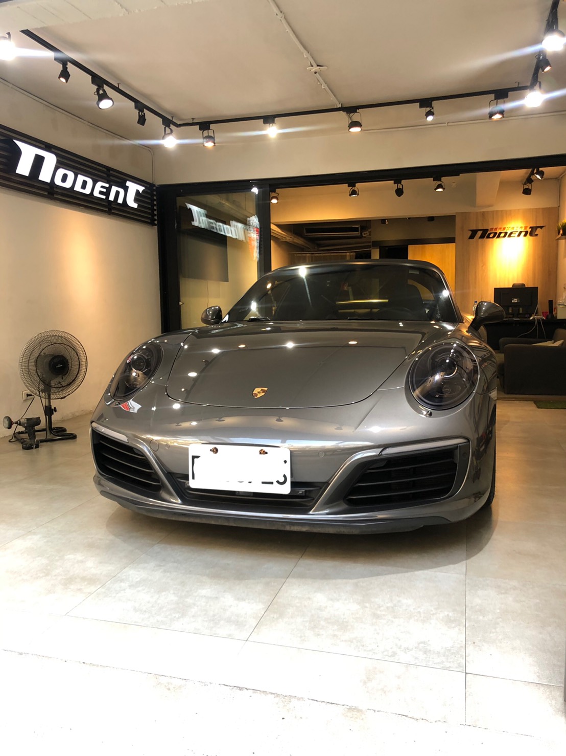 Porsche 911 carrera 4S 鈑金修復