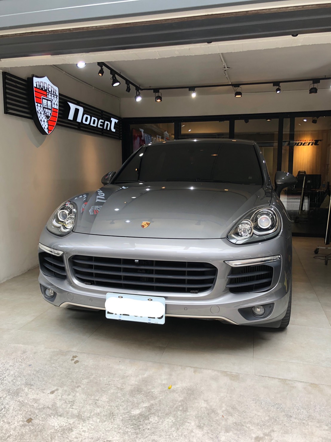 Porsche Cayenne 門鈑凹痕修復