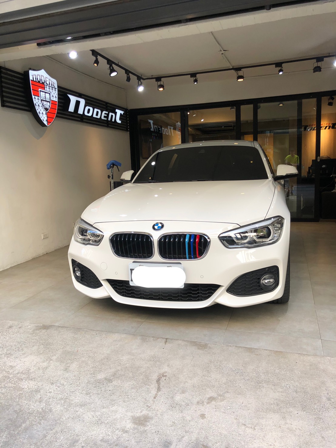 BMW 120I 汽車凹痕酒窩修復案例