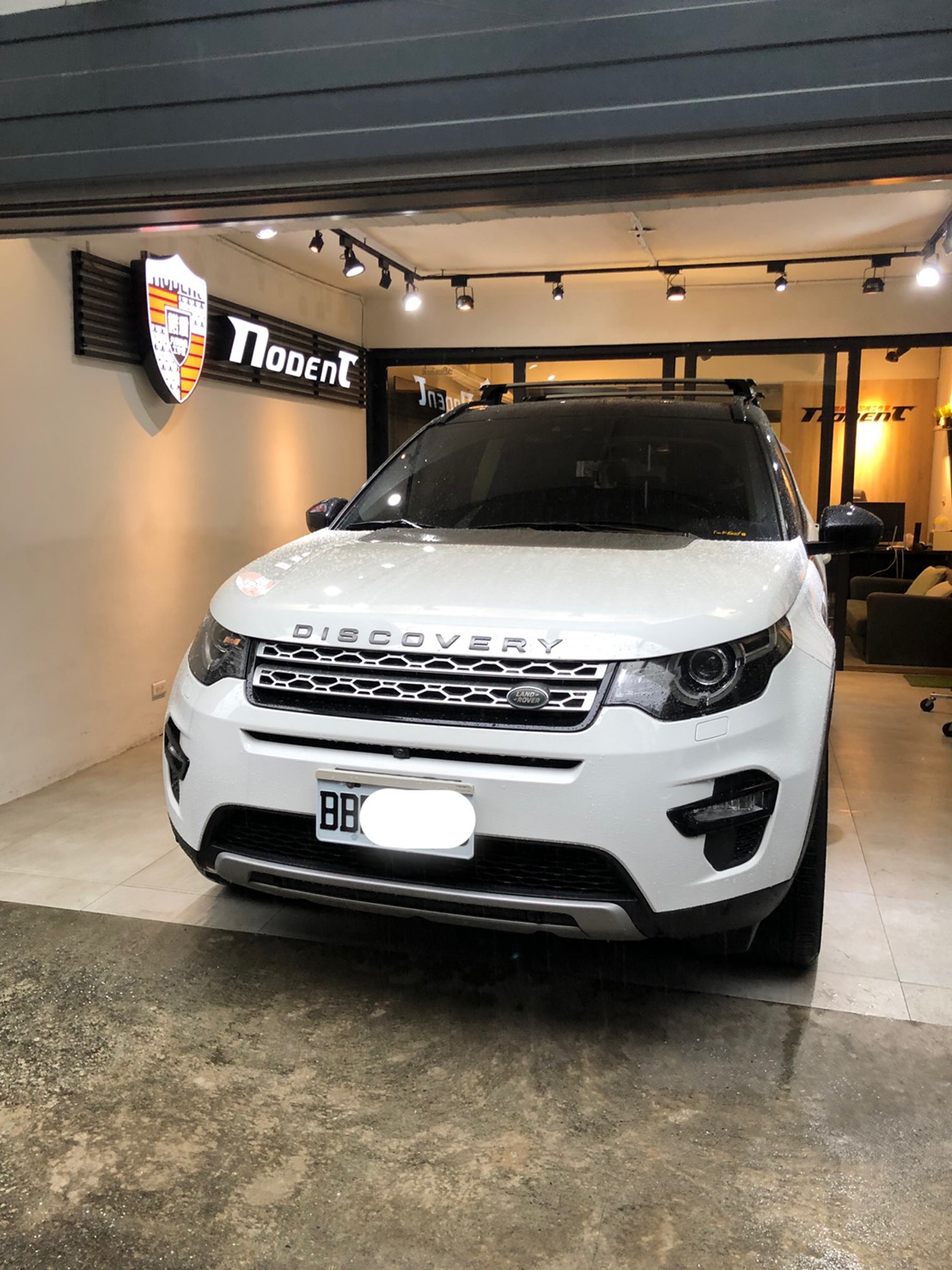 LandRover Discovery 汽車凹痕修復案例